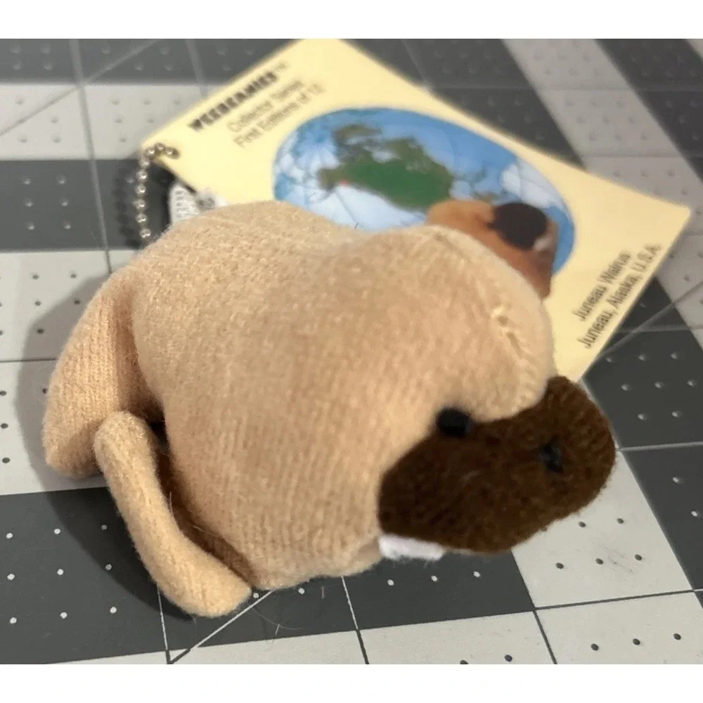 1997 WEEBEANIES COLLECTOR SERIES 1st EDITION keychain Juneau Walrus Plush w/card